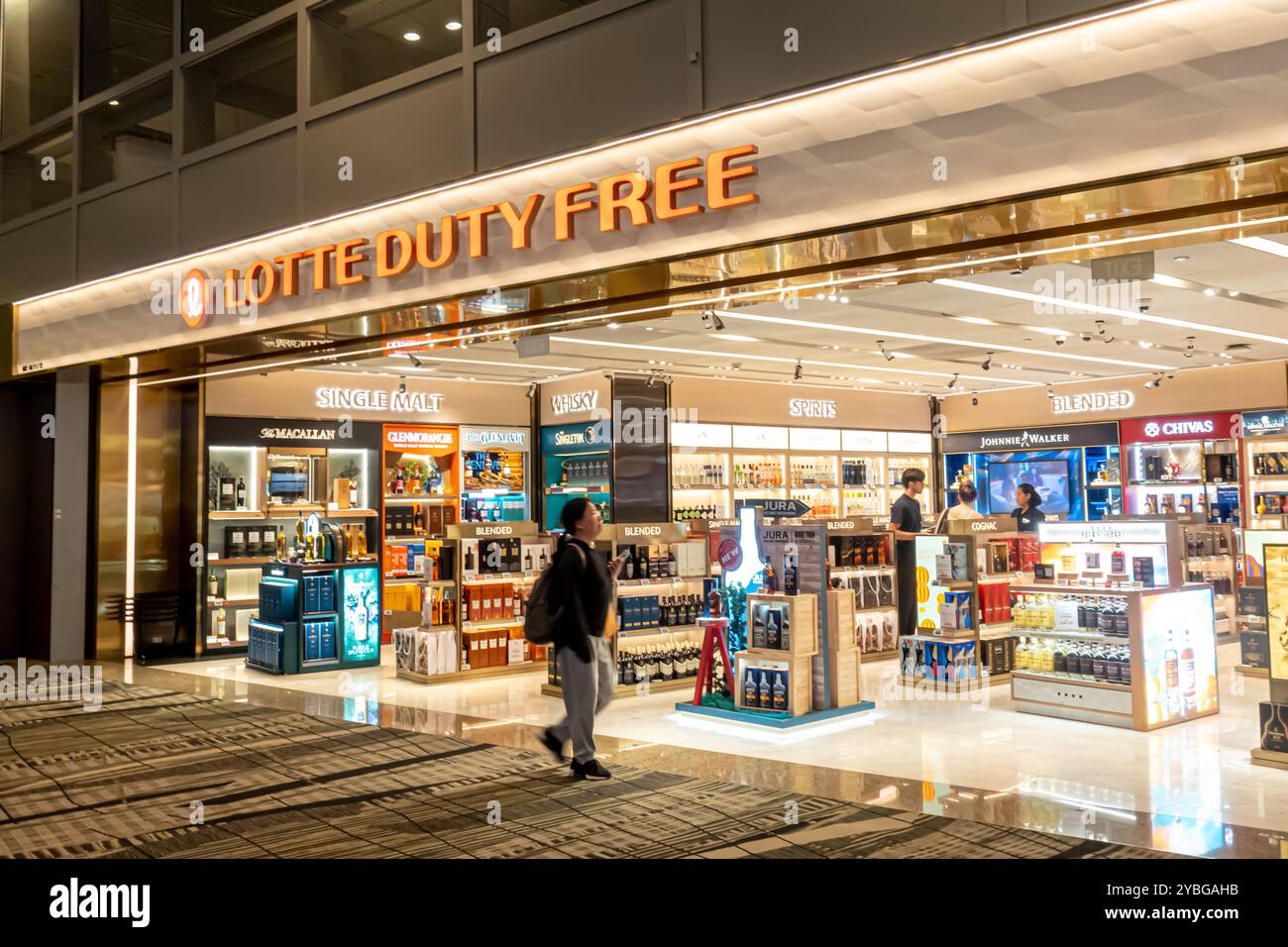 Duty free terminal 3 hi-res stock photography and images