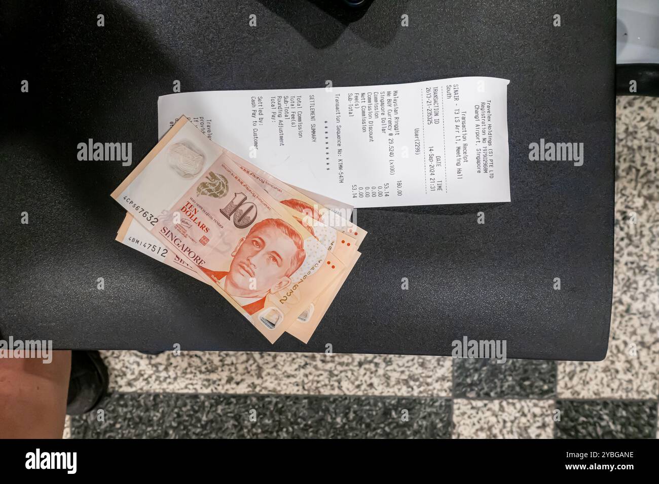 Singapore dollar note hi-res stock photography and images - Alamy