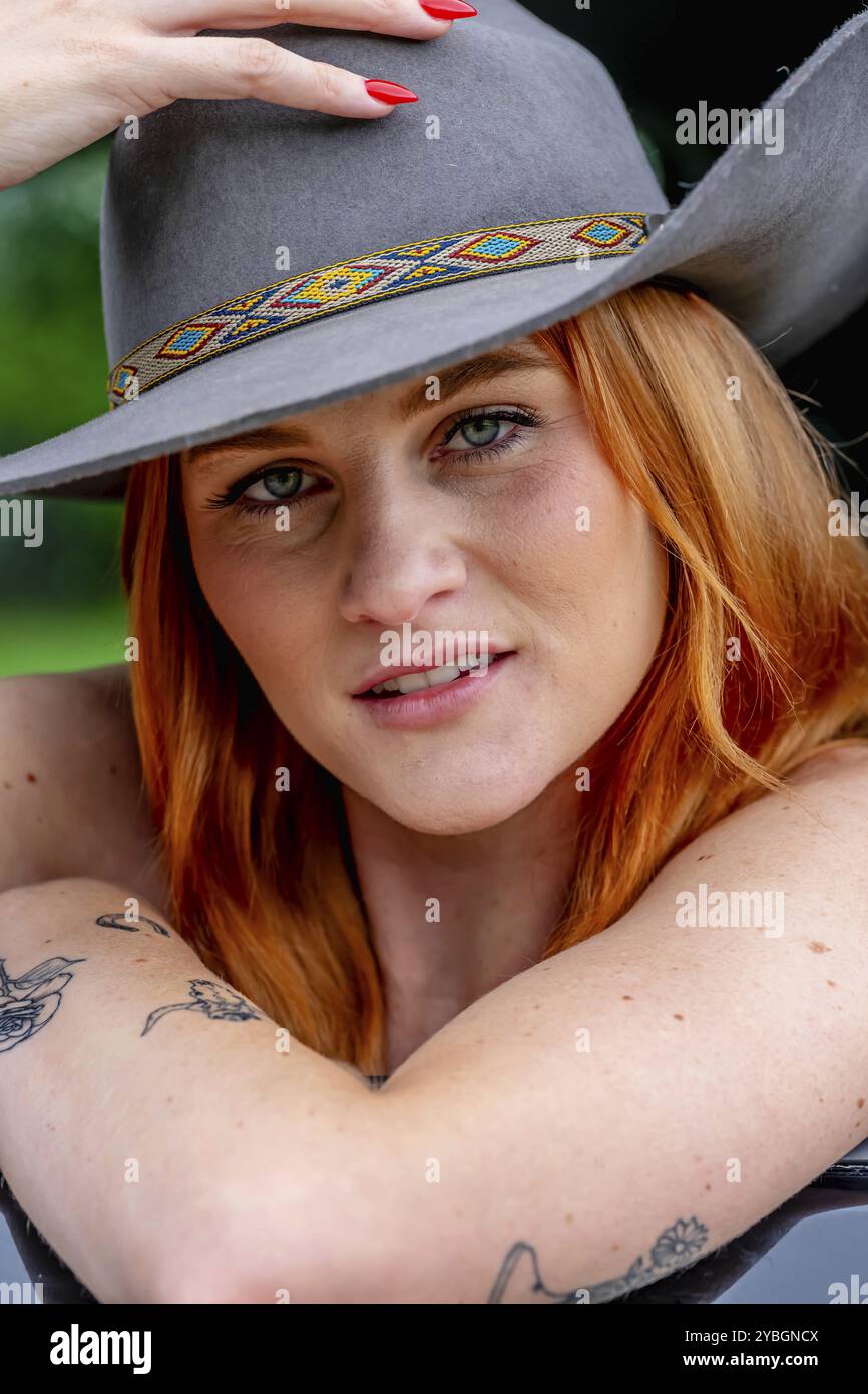 Cowgirls wild west hi-res stock photography and images - Alamy