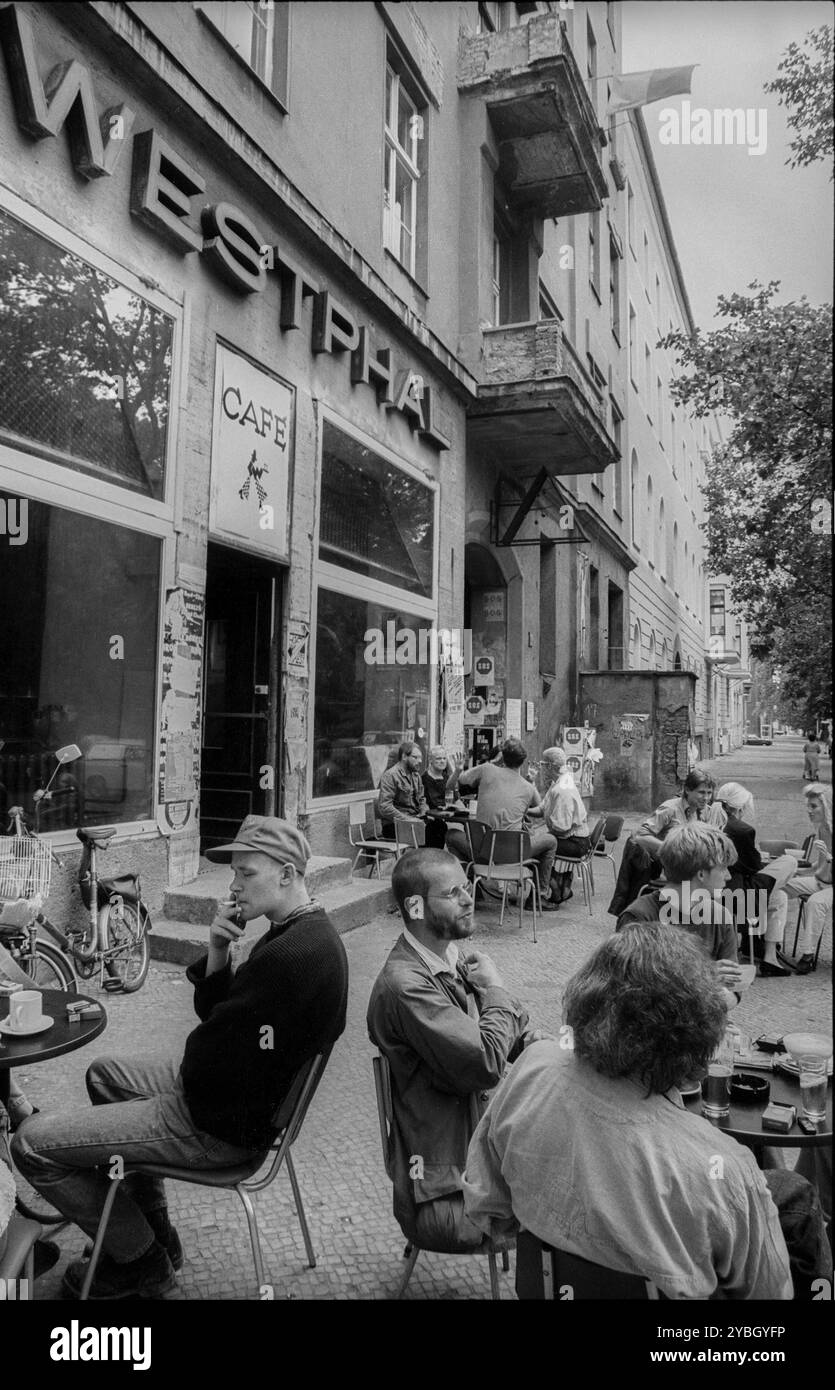 Berlin coffee shop visitors hi-res stock photography and images - Alamy