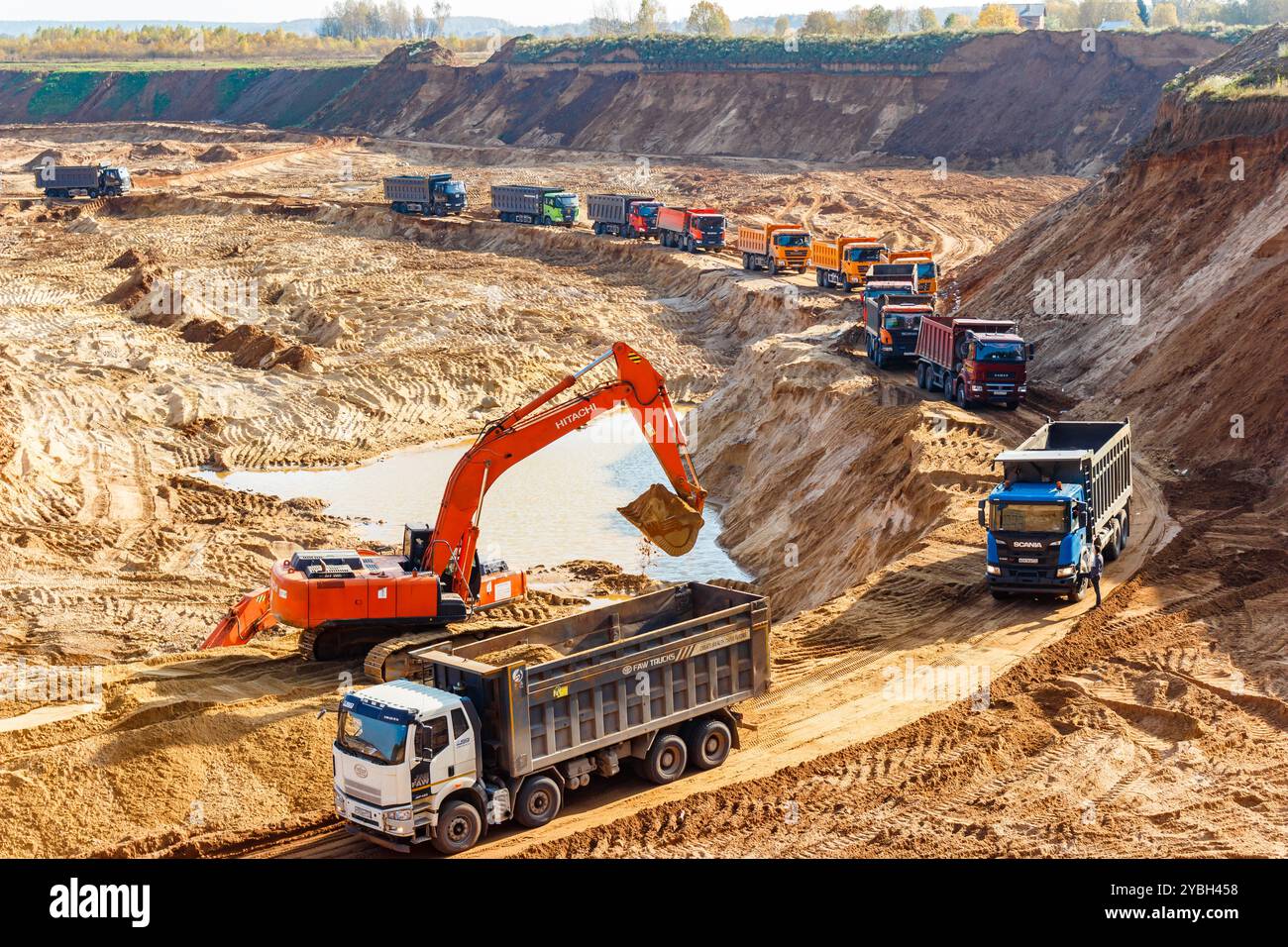 Queue of trucks hi-res stock photography and images - Alamy