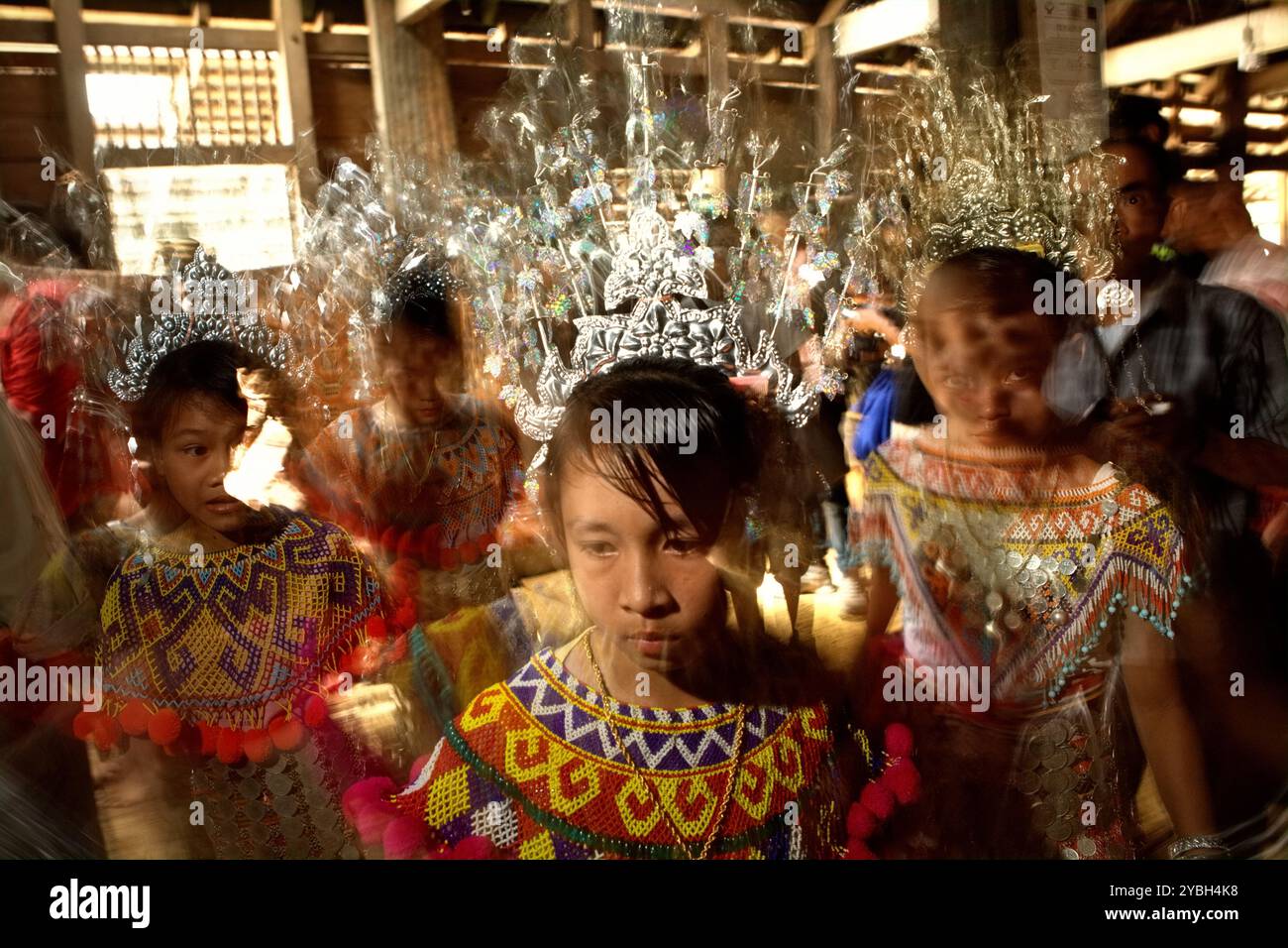 Indigenous longhouse community hi-res stock photography and images - Alamy