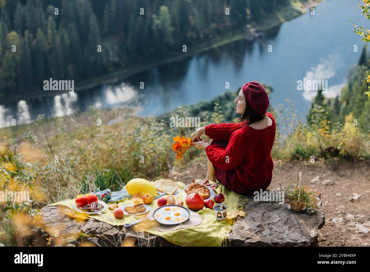 Woman enjoying a day out socializing hi-res stock photography and ...