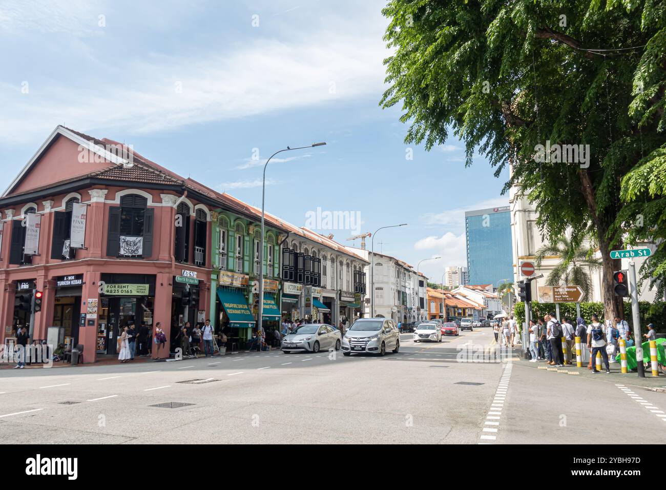 People wait to cross road, Cross of North Bridge Rd & Arab street ...