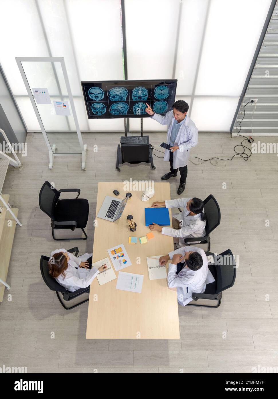 Medical team discussing mri scans hi-res stock photography and images ...