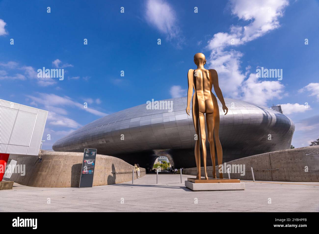 Seoul, South Korea - 10 October 2024 -View of the statue The Birth of a Heroine in front of the famous building of Dongdaemun Design Plaza or known as Stock Photo