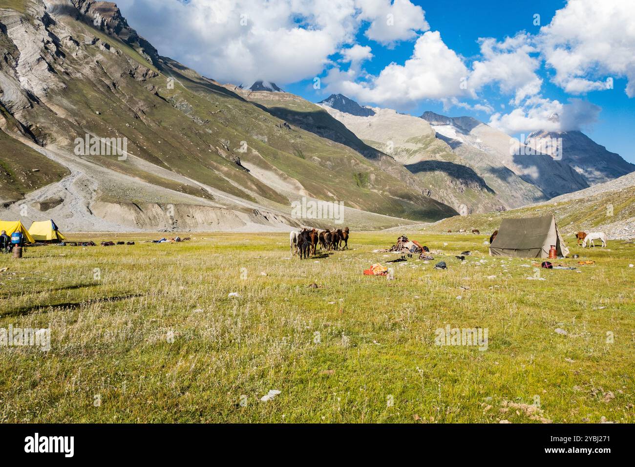 Spectacular campsite in the Kaintal River Basin at Humpet, Warwan Valley, Pir Panjal Range, Kashmir, India Stock Photo