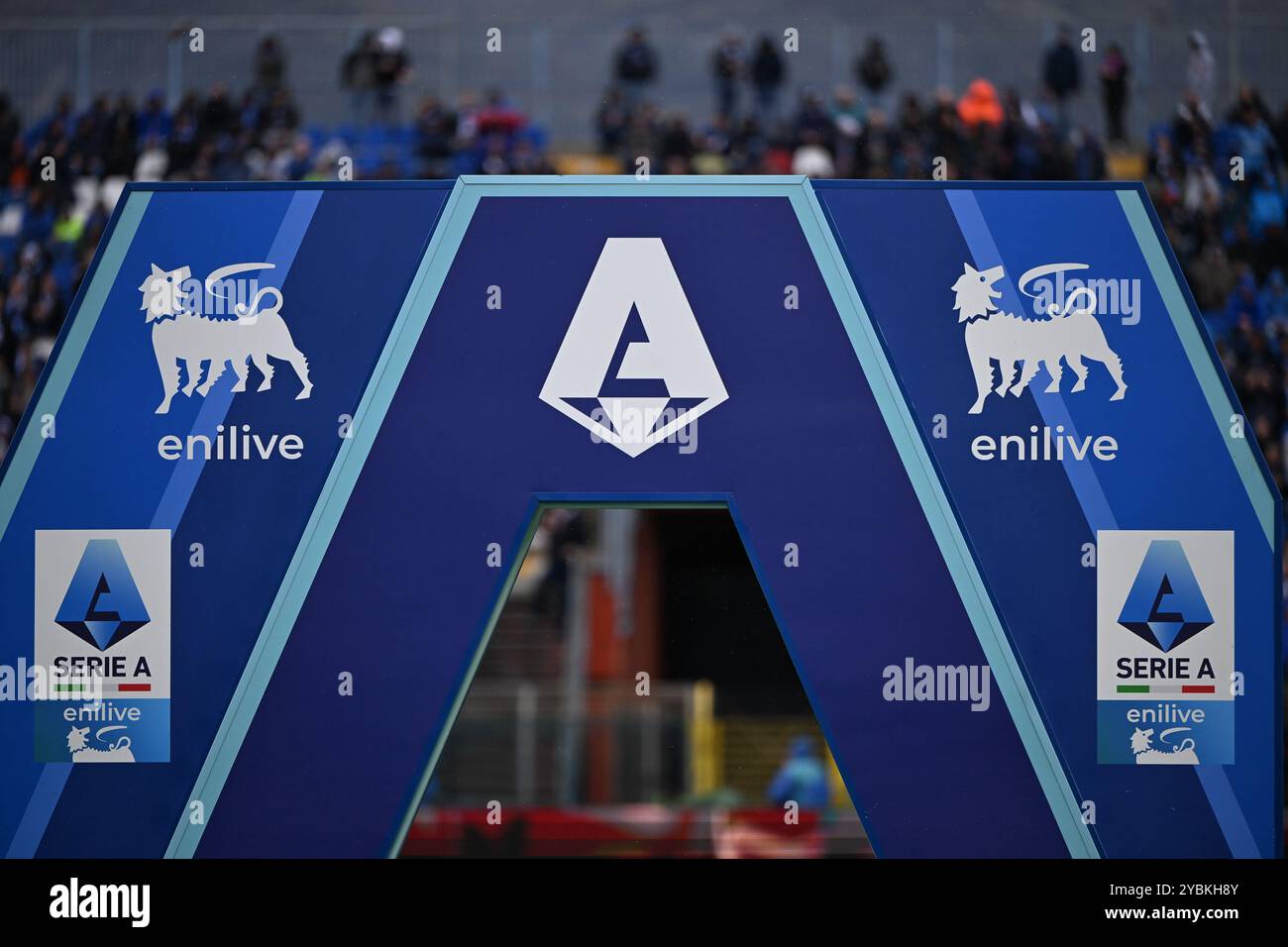 Como, Italy. 19th Oct, 2024. Match ball Lega Serie A during the Italian Serie A football match between Calcio Como and Parma Calcio 1913 on 19 of October 2024 at the Giuseppe Senigallia stadium in Como, Italy Credit: Tiziano Ballabio/Alamy Live News Stock Photo