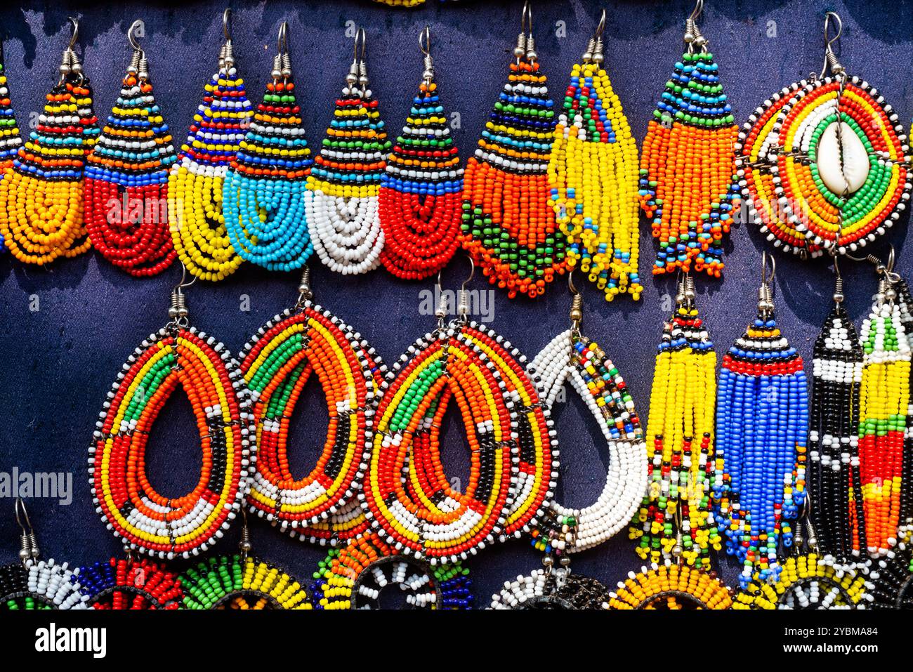 African art and crafts hi-res stock photography and images - Alamy