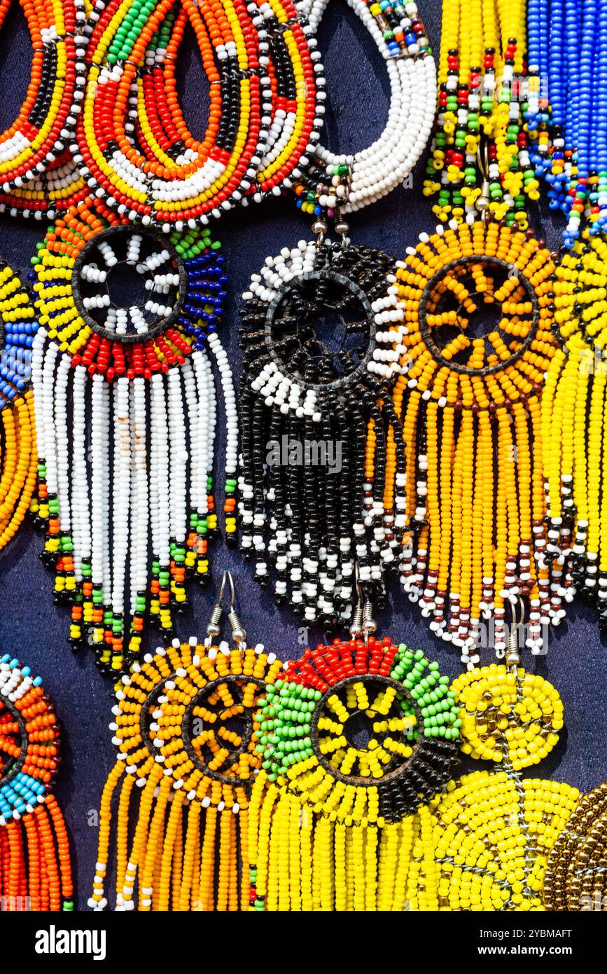 African art and crafts hi-res stock photography and images - Alamy