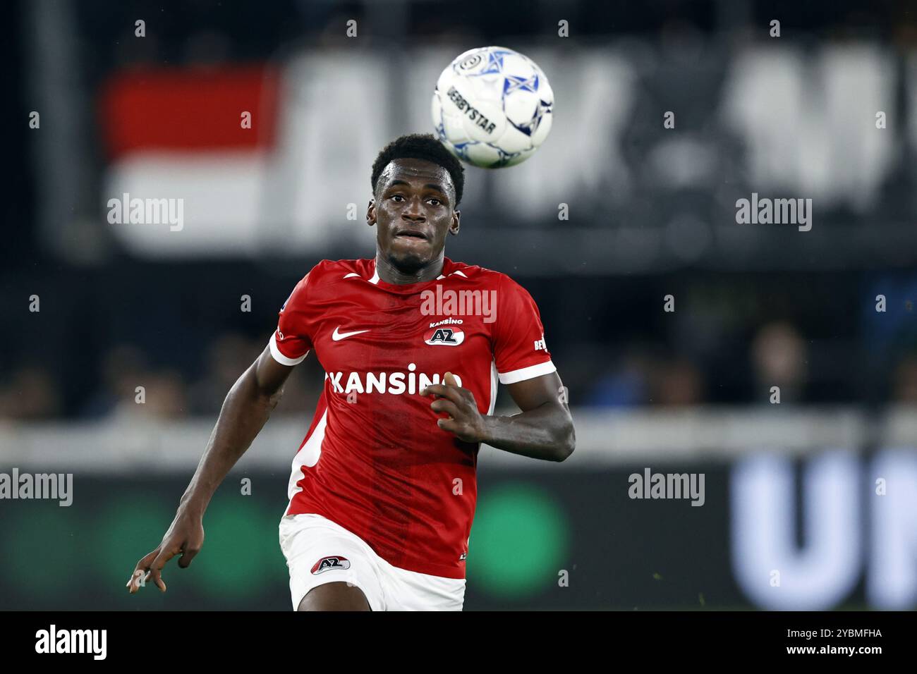 ALKMAAR - Ernest Poku of AZ Alkmaar during the Dutch Eredivisie match between AZ Alkmaar and PSV Eindhoven at AFAS stadium on Oct. 19, 2024 in Alkmaar, Netherlands. ANP MAURICE VAN STEEN Stock Photo