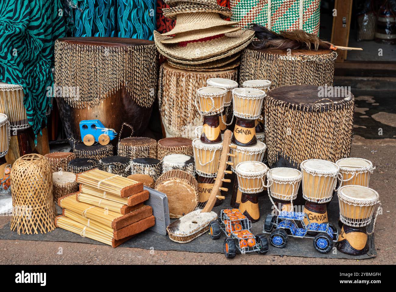 African drums hi-res stock photography and images - Alamy