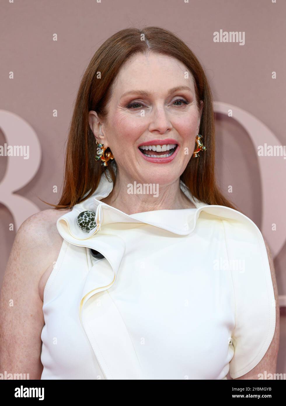 London, UK. October 19th, 2024. Julianne Moore arriving at the BFI London Film Festival Special Headline Gala of The Room Next Door, Royal Festival Hall. Credit: Doug Peters/EMPICS/Alamy Live News Stock Photo