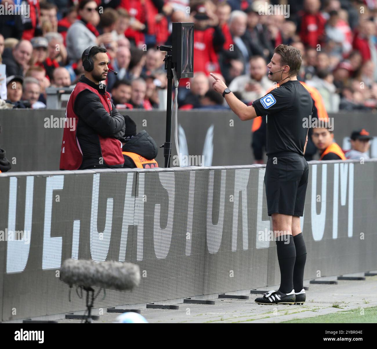 Leverkusen, Germany. 19th Oct, 2024. Referee Felix Brych watches the Video Assistant Referee (VAR) monitor during the Bundesliga match between Leverkusen and Eintracht Frankfurt at BayArena Stadion. ( Final score; Bayer 04 Leverkusen 2:1 Eintracht Frankfurt Credit: SOPA Images Limited/Alamy Live News Stock Photo