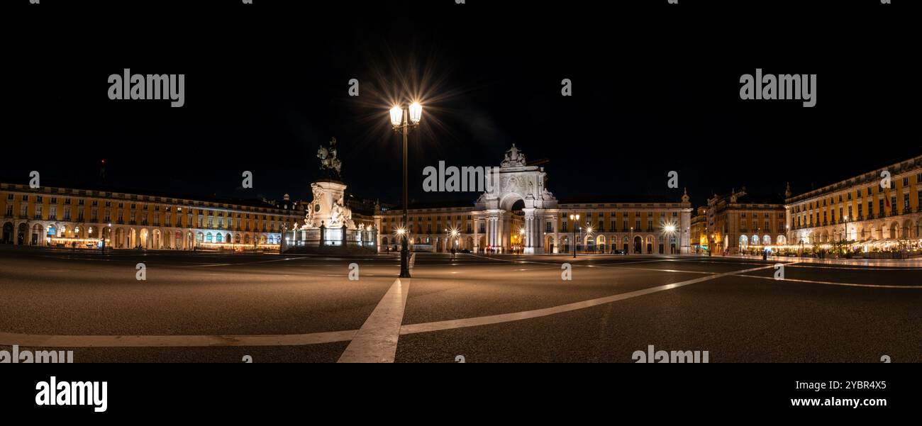 Iconic commercial square and the Rua Augusta Arch at night, Portugal ...