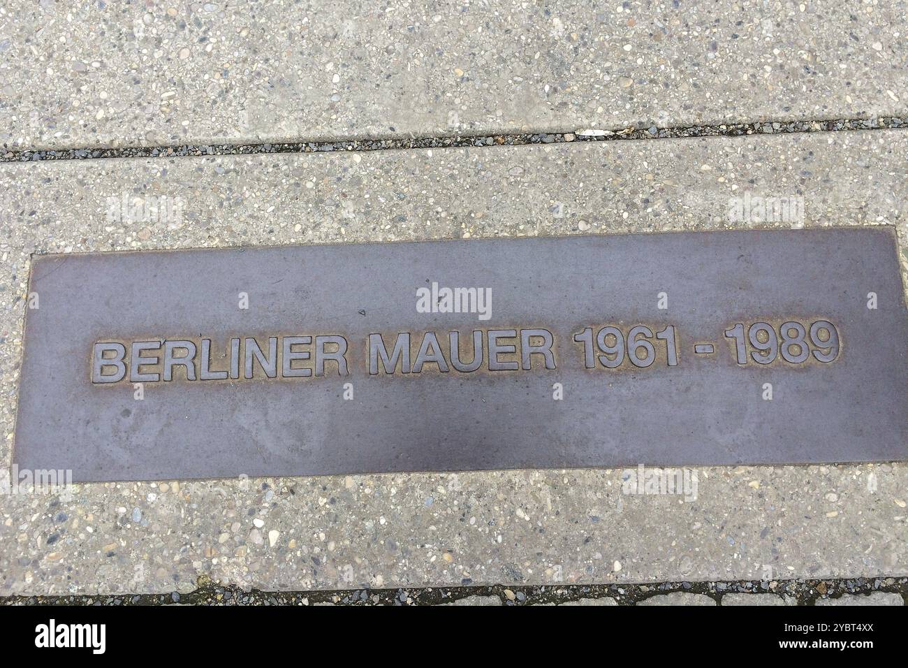 Berlin 1989 writing wall hi-res stock photography and images - Alamy