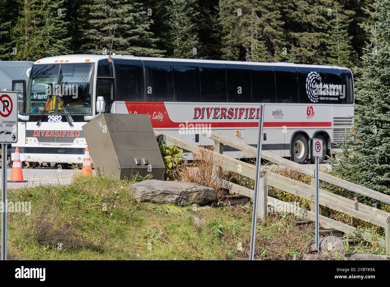 11 October 2024 - Moraine lake Alberta Canada - Shuttle buses dropping of tourists Stock Photo