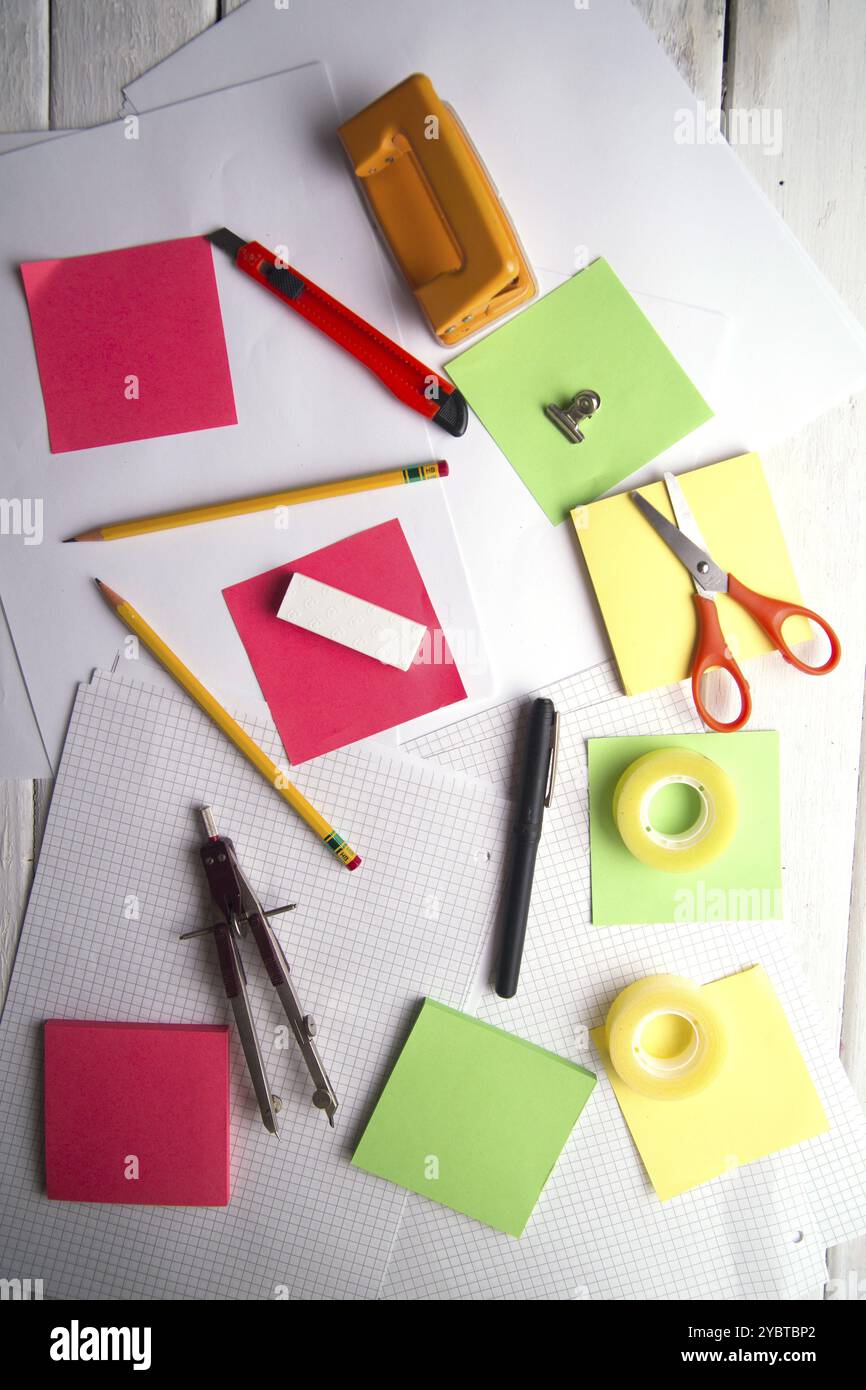 Presentations of various essential accessories for the modern school ...