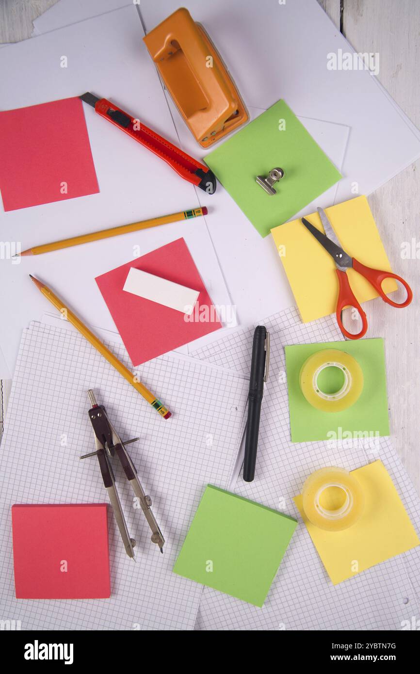 Presentations of various essential accessories for the modern school ...