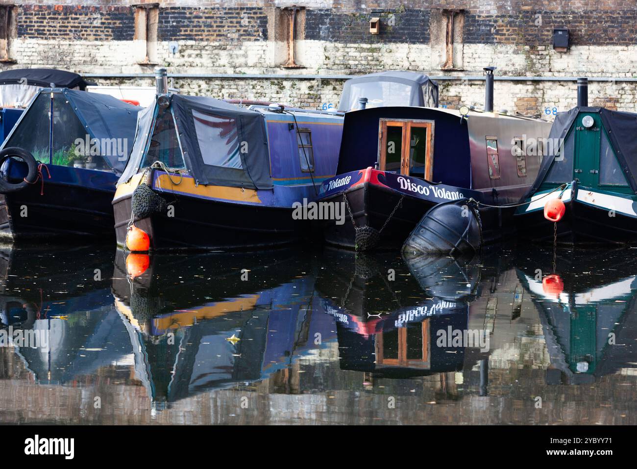 Kings cross regents canal hi-res stock photography and images - Alamy