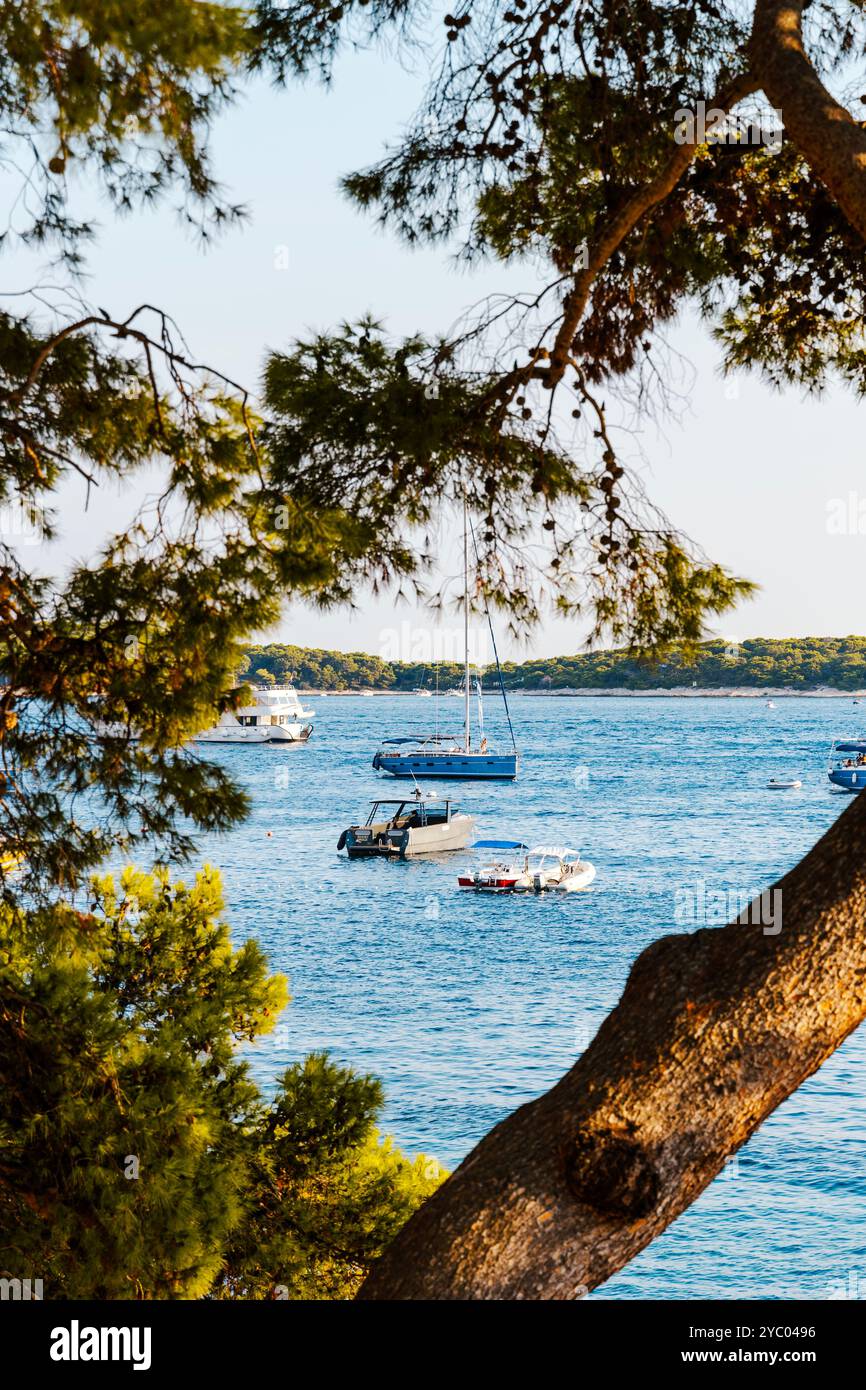 Boats on sea town hi-res stock photography and images - Alamy