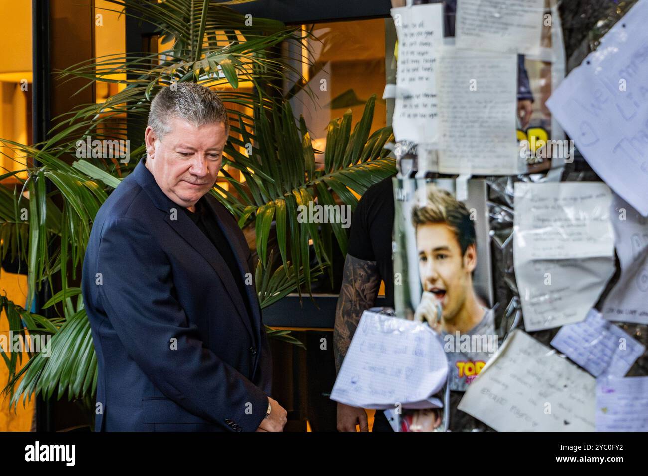 Buenos Aires, Argentina. 18th Oct, 2024. Liam Payne's father walks(01)