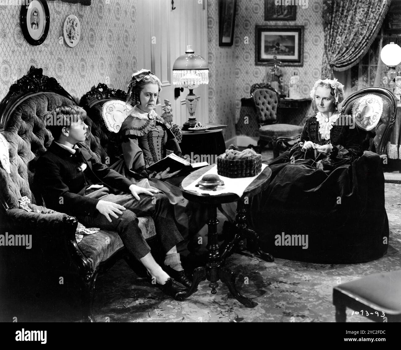 MICKEY ROONEY as Huck Finn SARAH EDWARDS as Mrs. Annie Rucker and ELIZABETH RISDON as Widow Douglass in THE ADVENTURES OF HUCKLEBERRY FINN 1939 director RICHARD THORPE novel Mark Twain costume design Valles music Franz Waxman producer Joseph L. Mankiewicz Metro Goldwyn Mayer (MGM) Stock Photo