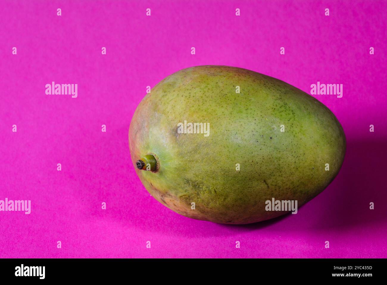 Single mango fruit isolated hi-res stock photography and images - Alamy