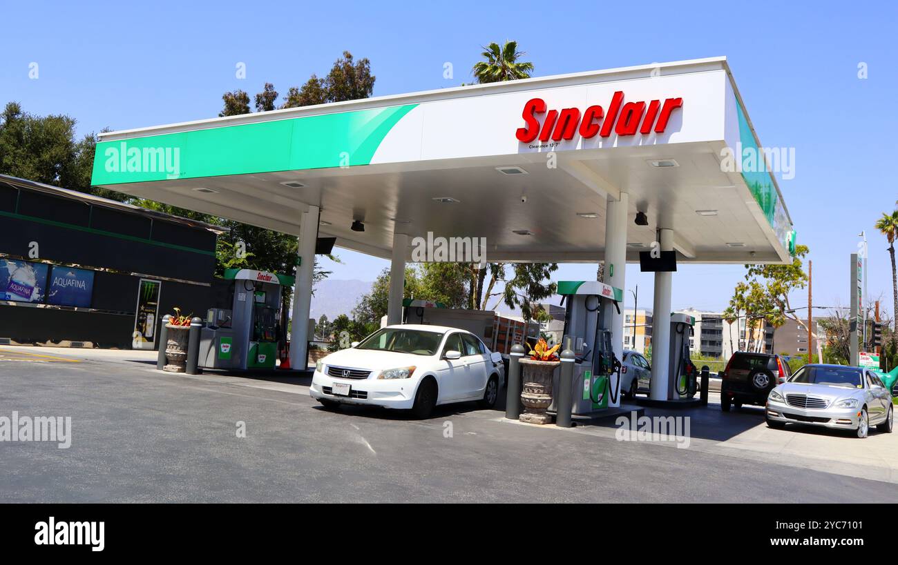 Sinclair gas sign hi-res stock photography and images - Alamy