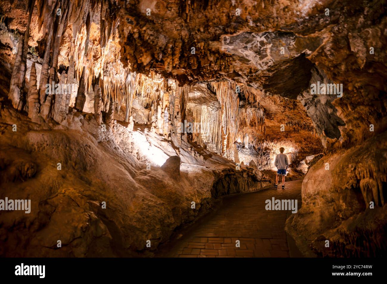 LURAY Virginia United States - Luray Virginia United States The Extensive Cave System Of Luray Caverns Showcases Diverse Limestone Formations Created Over Millions Of Years These Caves Discovered In 1878 Feature Dramatic Columns Stalactites Stalagmites And Flowstone Throughout Their Connected Chambers The Caverns Represent One Of The Most Visited And Well Preserved Cave Systems In The Eastern United States 2YC74RW 