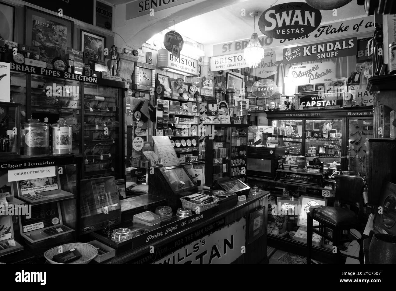 Shop tobacconist Black and White Stock Photos & Images
