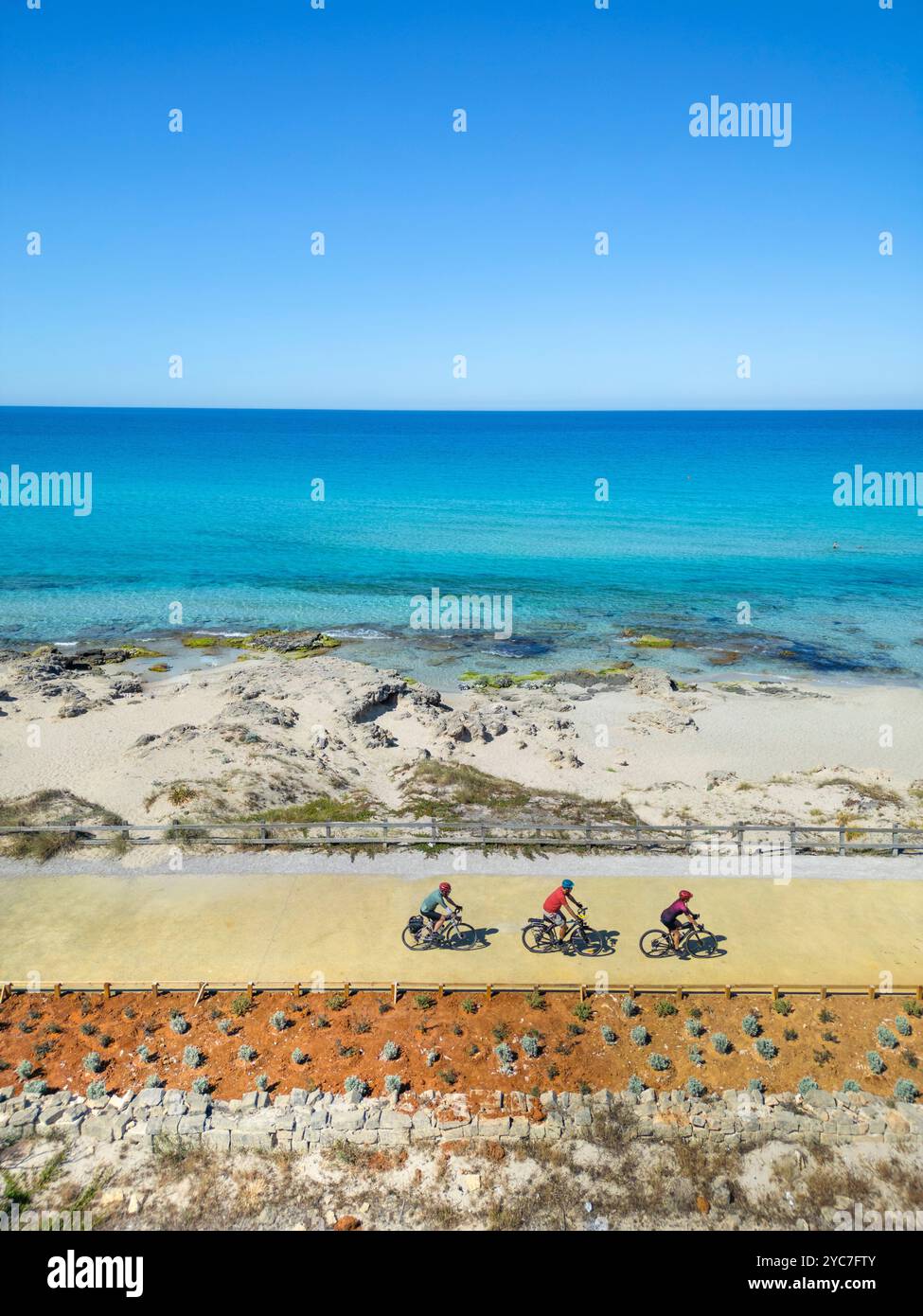 Baia verde cycle pedestrian path hi-res stock photography and images ...
