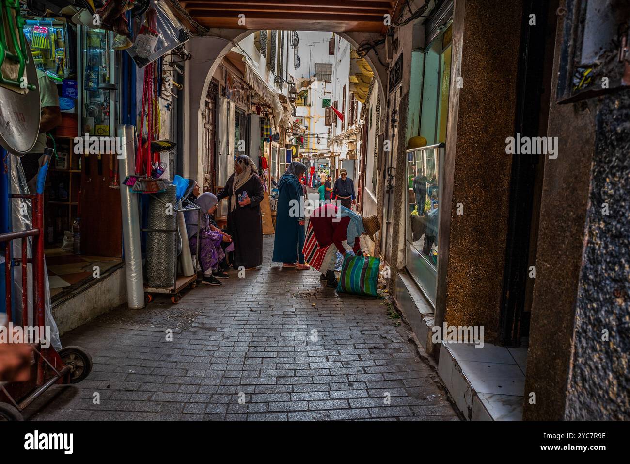 Markets In Tangiers Locals shopping in the Medina, Tangier, Morocco Stock Photo - Alamy