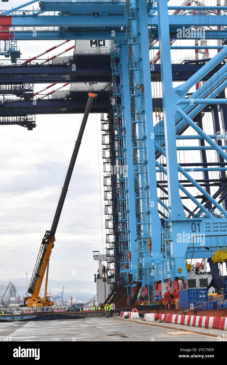 Apm container terminals hi-res stock photography and images - Alamy