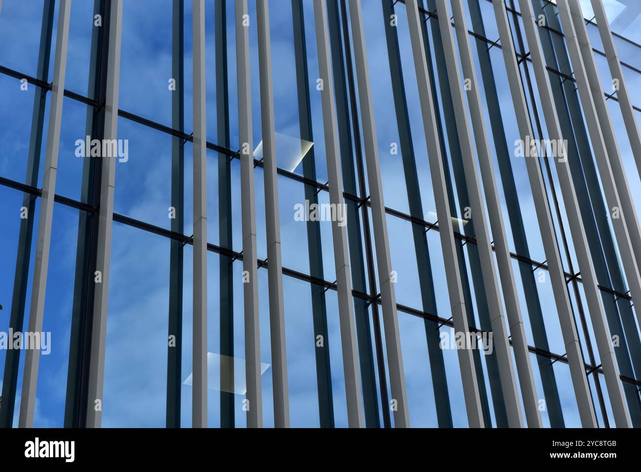 Sky reflecting on windows hi-res stock photography and images - Alamy
