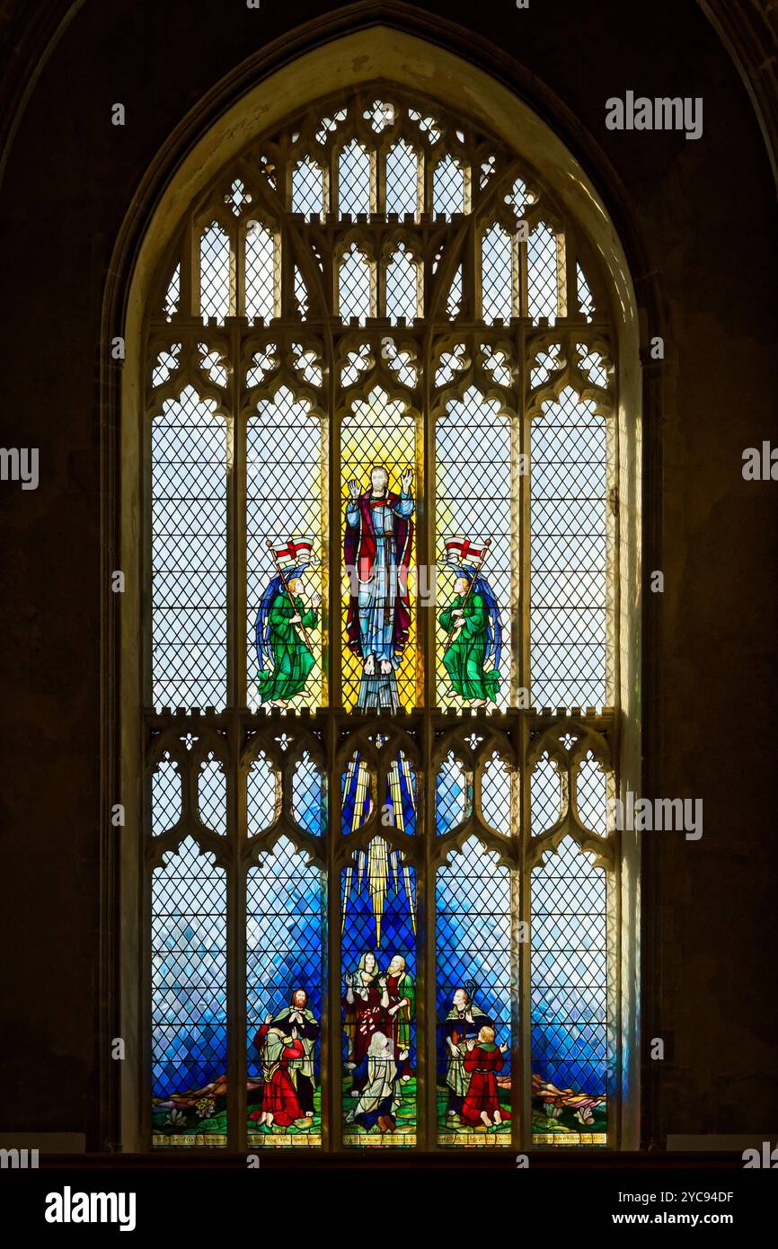 Tall arched stained glass hi-res stock photography and images - Alamy