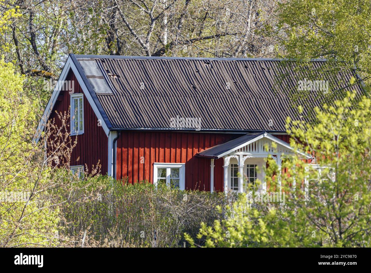 Cottage in the country hi-res stock photography and images - Alamy
