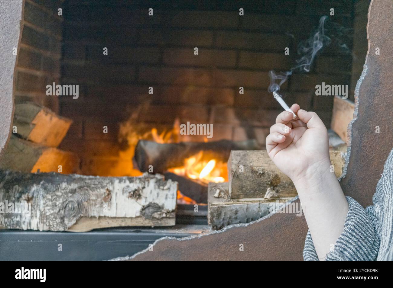 Cigarette smoke home hi-res stock photography and images