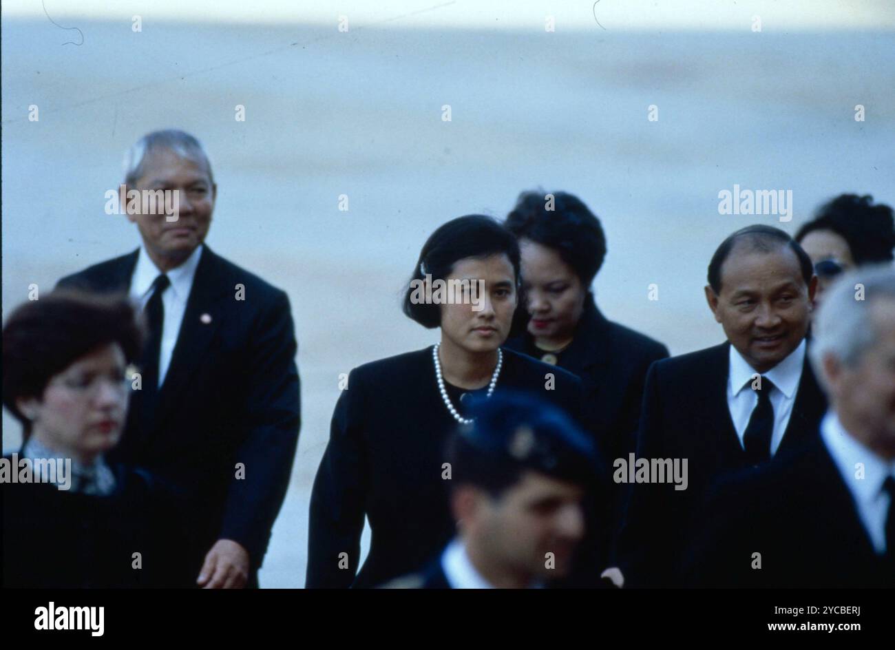 7 Aprile 1993 Madrid Archivio Storico Olycom/LaPresse Giovanni di Borbone, conte di Barcellona (La Granja de San Ildefonso, 20 giugno 1913 - Pamplona, 1º aprile 1993), quintogenito (terzo maschio) del re Alfonso XIII di Spagna e della regina Vittoria Eugenia di Battenberg, infante di Spagna, fu padre del re di Spagna Juan Carlos e fu principe delle Asturie e l'erede al trono di Spagna designato dopo la rinuncia dei fratelli maggiori nel 1933 fino alla sua rinuncia nel 1977. Nella Foto: I Funerali di Giovanni di Borbone padre di Juan Carlos I, Sirindhorn di Thailandia In the photo: The funeral Stock Photo