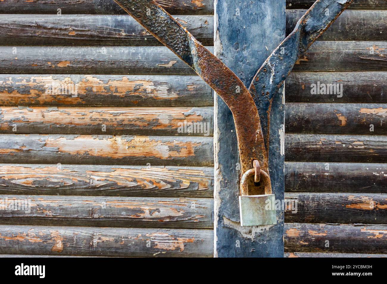 Old Rusty Lock on Weathered Wooden Log Cabin Wall Stock Photo - Alamy