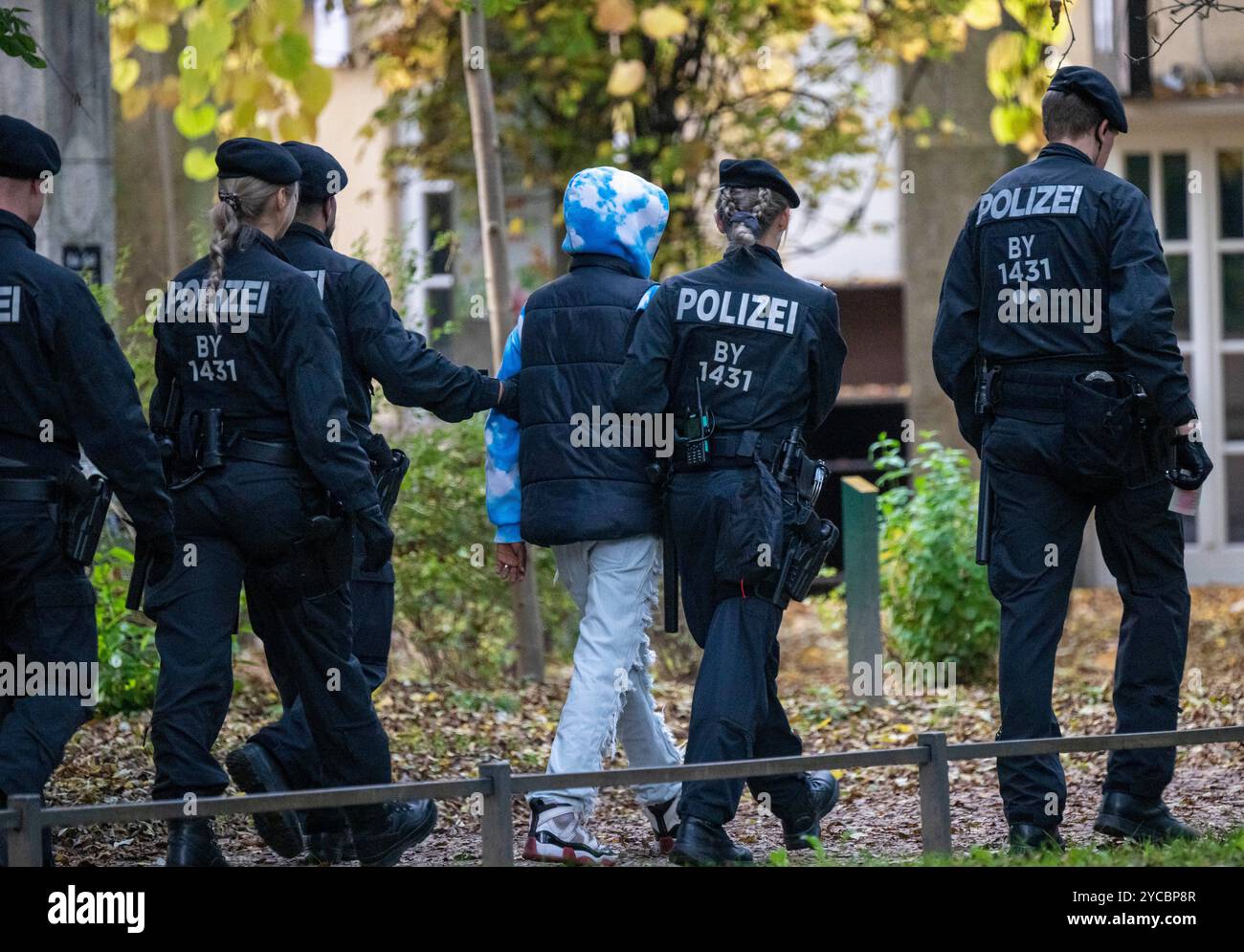 Munich, Germany. 22nd Oct, 2024. Police officers check various people ...