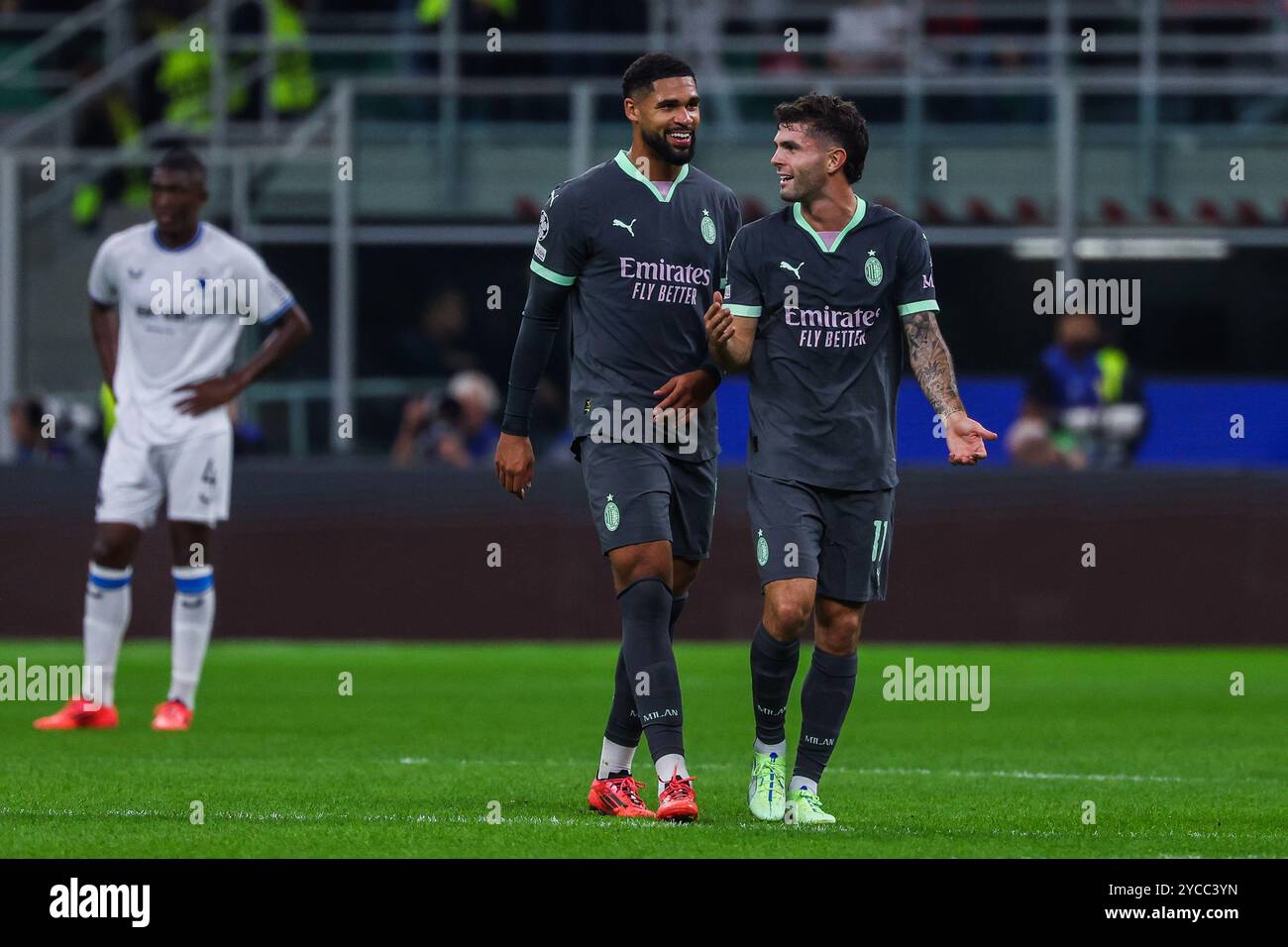 Christian Pulisic of AC Milan celebrates with his team mates after ...