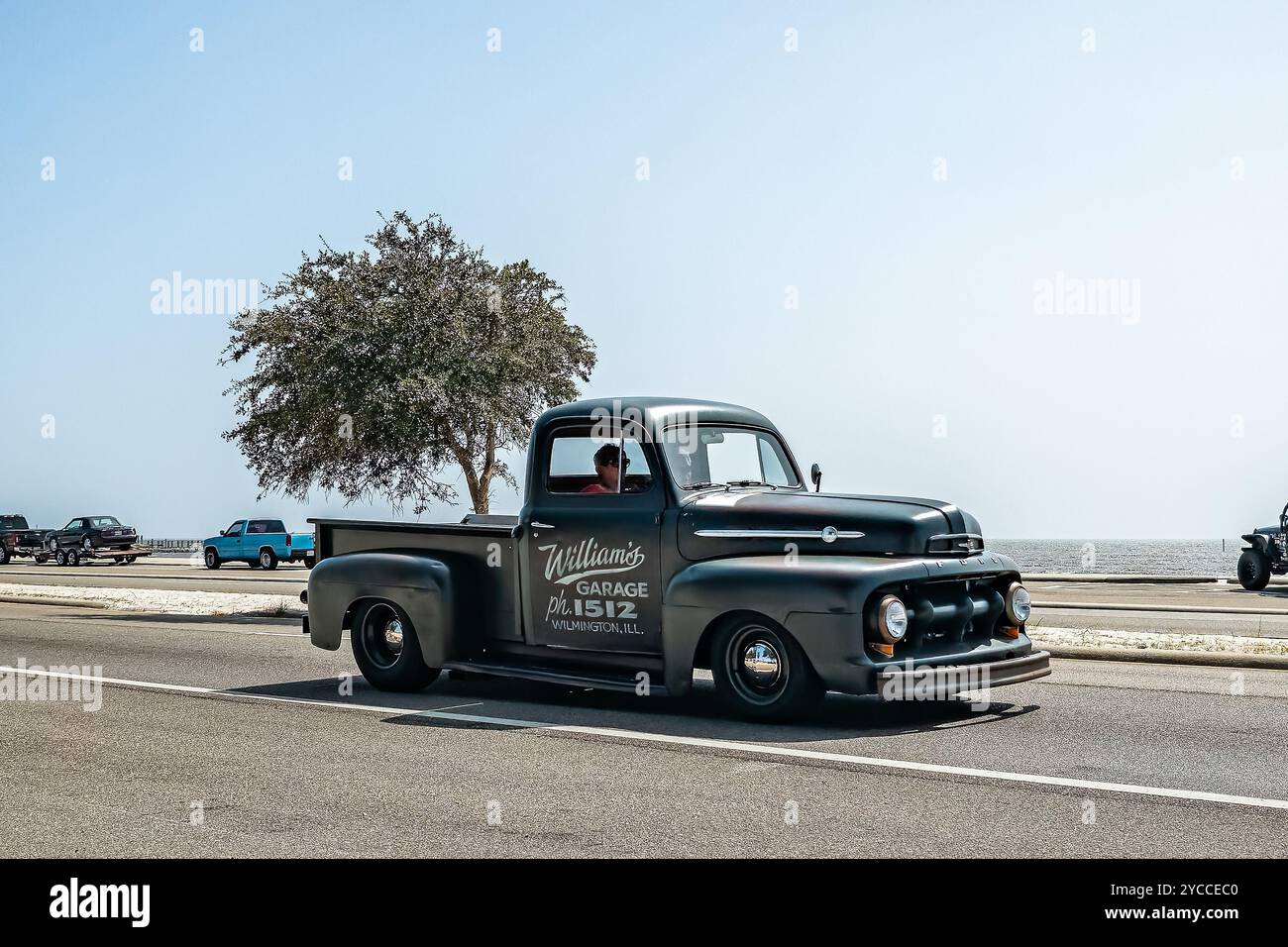 1952 ford truck hi-res stock photography and images - Alamy