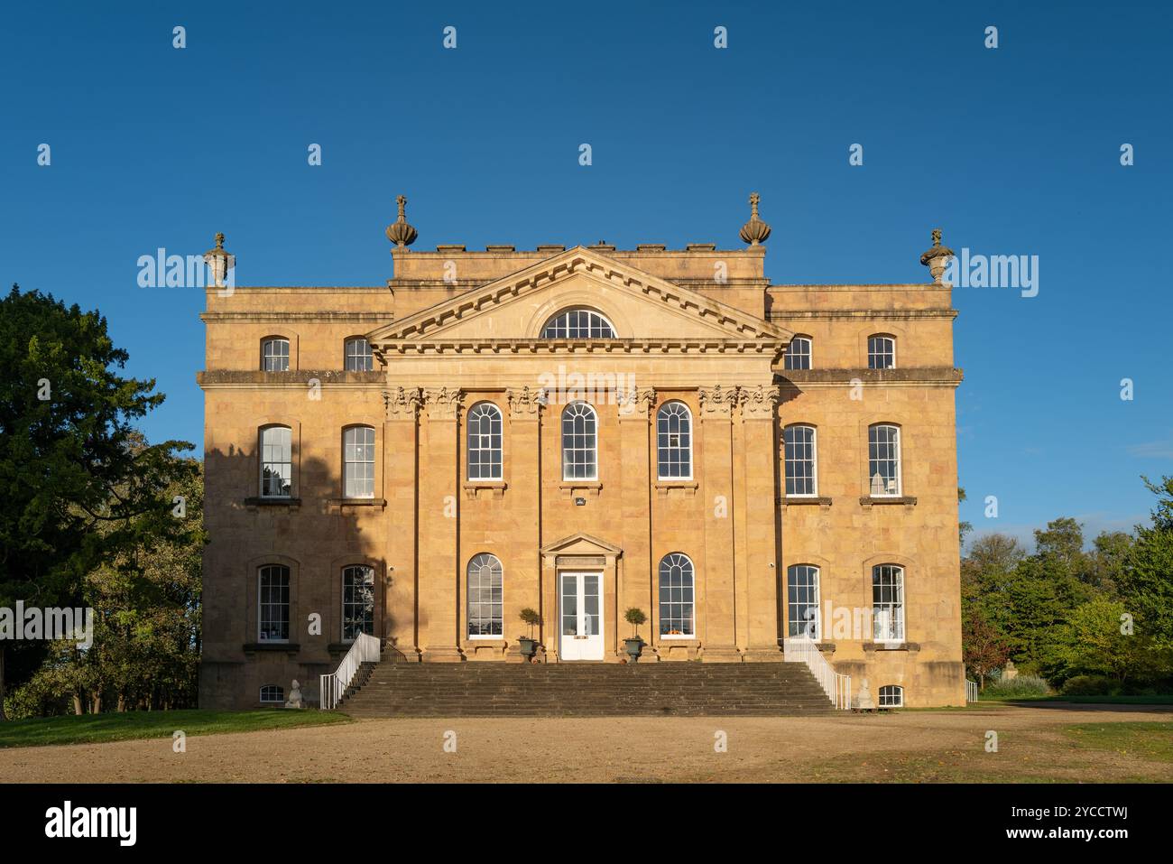 Doric architecture house hi-res stock photography and images - Page 2 -  Alamy, image size:1300x957