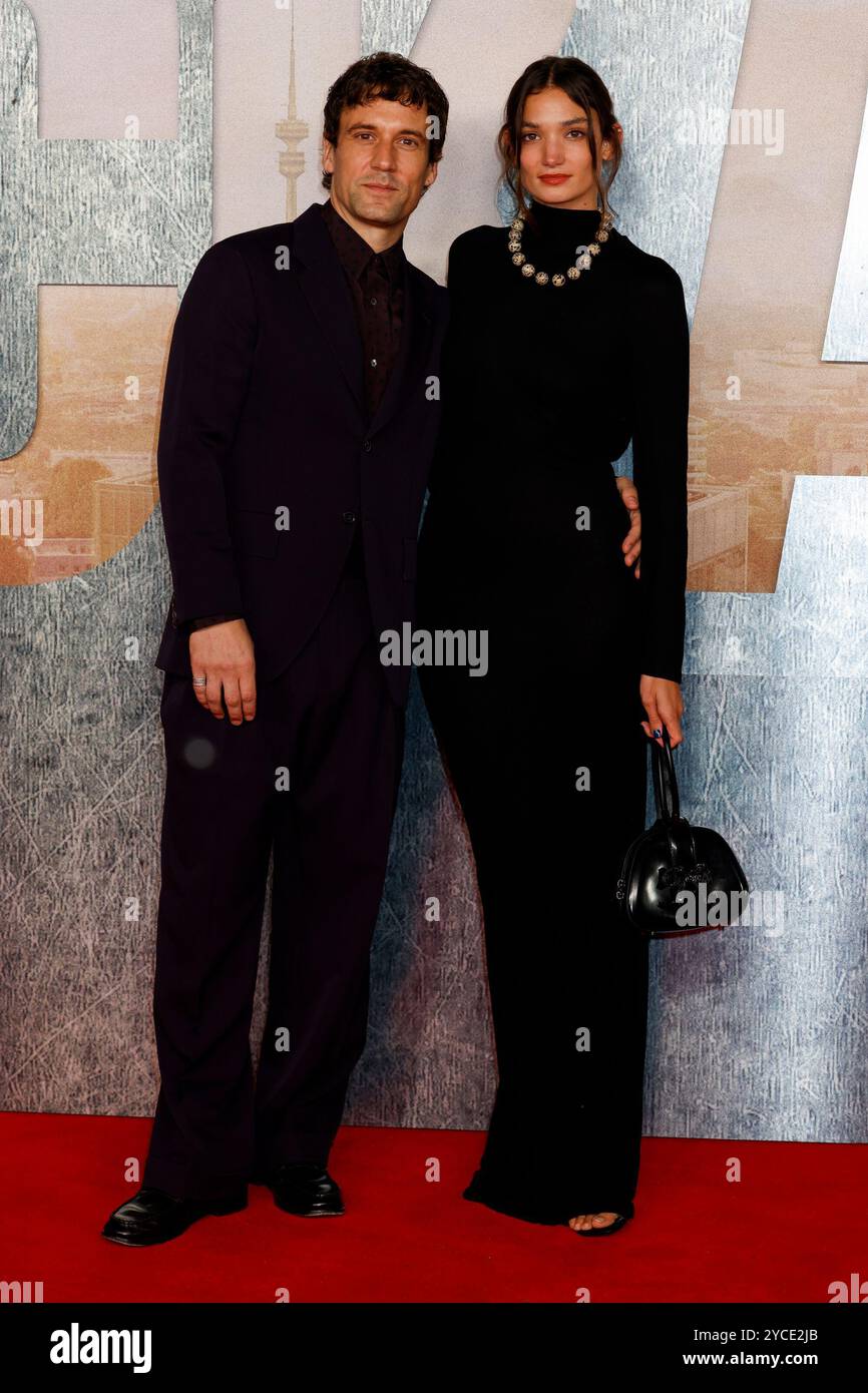 Nick blood and emory ault hi-res stock photography and images - Alamy