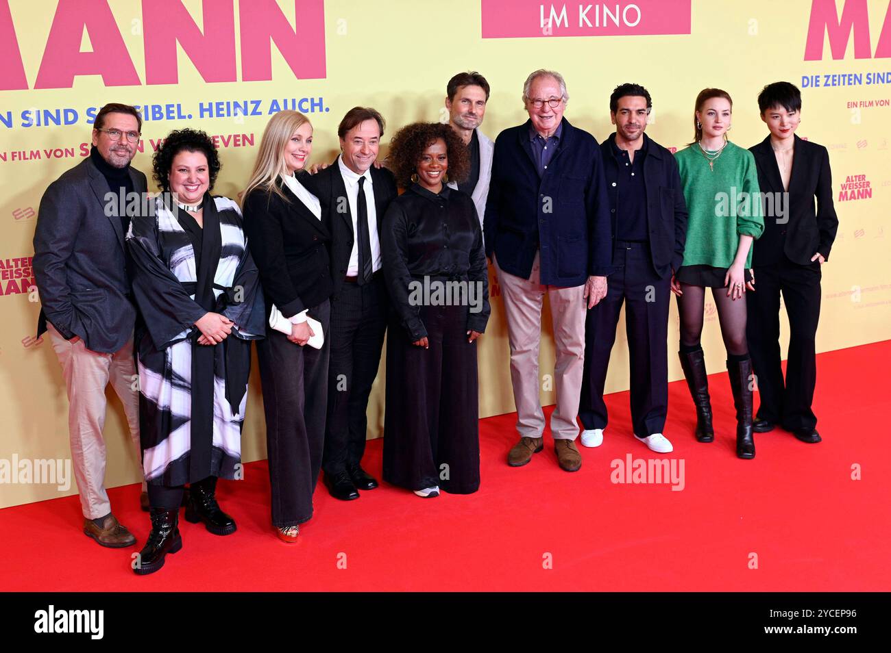 Michael Maertens, Meltem Kaptan, Nadja Uhl, Jan Josef Liefers, Denise MBaye, Simon Verhoeven, Friedrich von Thun, Elyas M Barek, Sarah Mahita und Yun Huang bei der Weltpremieiere des Kinofilms Alter weißer Mann im Mathäser Filmpalast. München, 22.10.2024 *** Michael Maertens, Meltem Kaptan, Nadja Uhl, Jan Josef Liefers, Denise MBaye, Simon Verhoeven, Friedrich von Thun, Elyas M Barek, Sarah Mahita and Yun Huang at the world premiere of the feature film Old White Man at Mathäser Filmpalast Munich, 22 10 2024 Foto:xR.xHeinex/xFuturexImagex mann 4042 Stock Photo