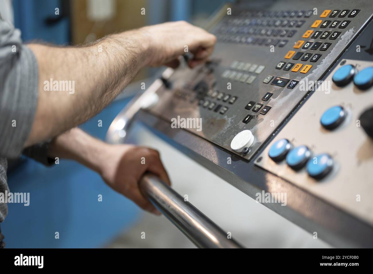 Cnc Large Button Lathe machine turning works hi-res stock photography and images - Alamy