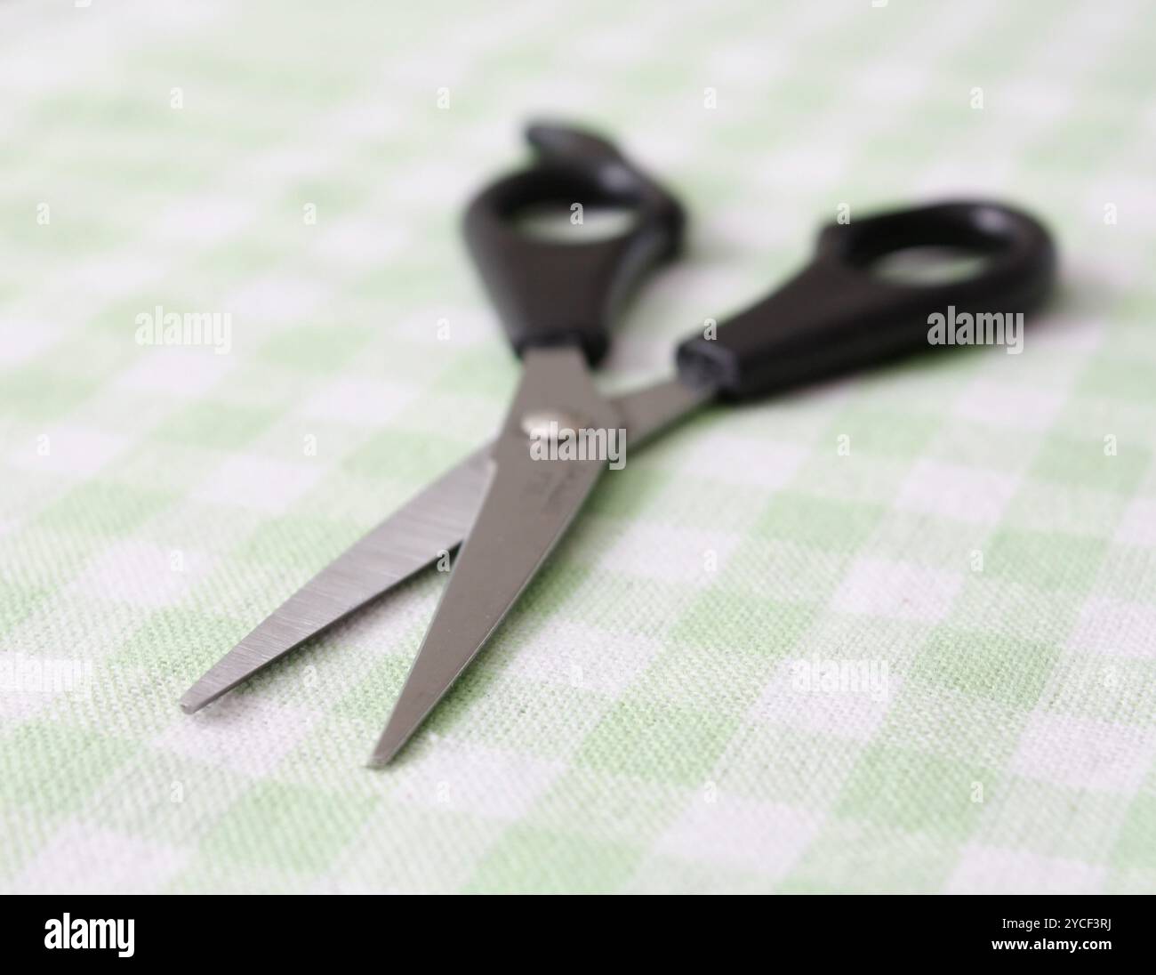 School scissor hi-res stock photography and images - Alamy