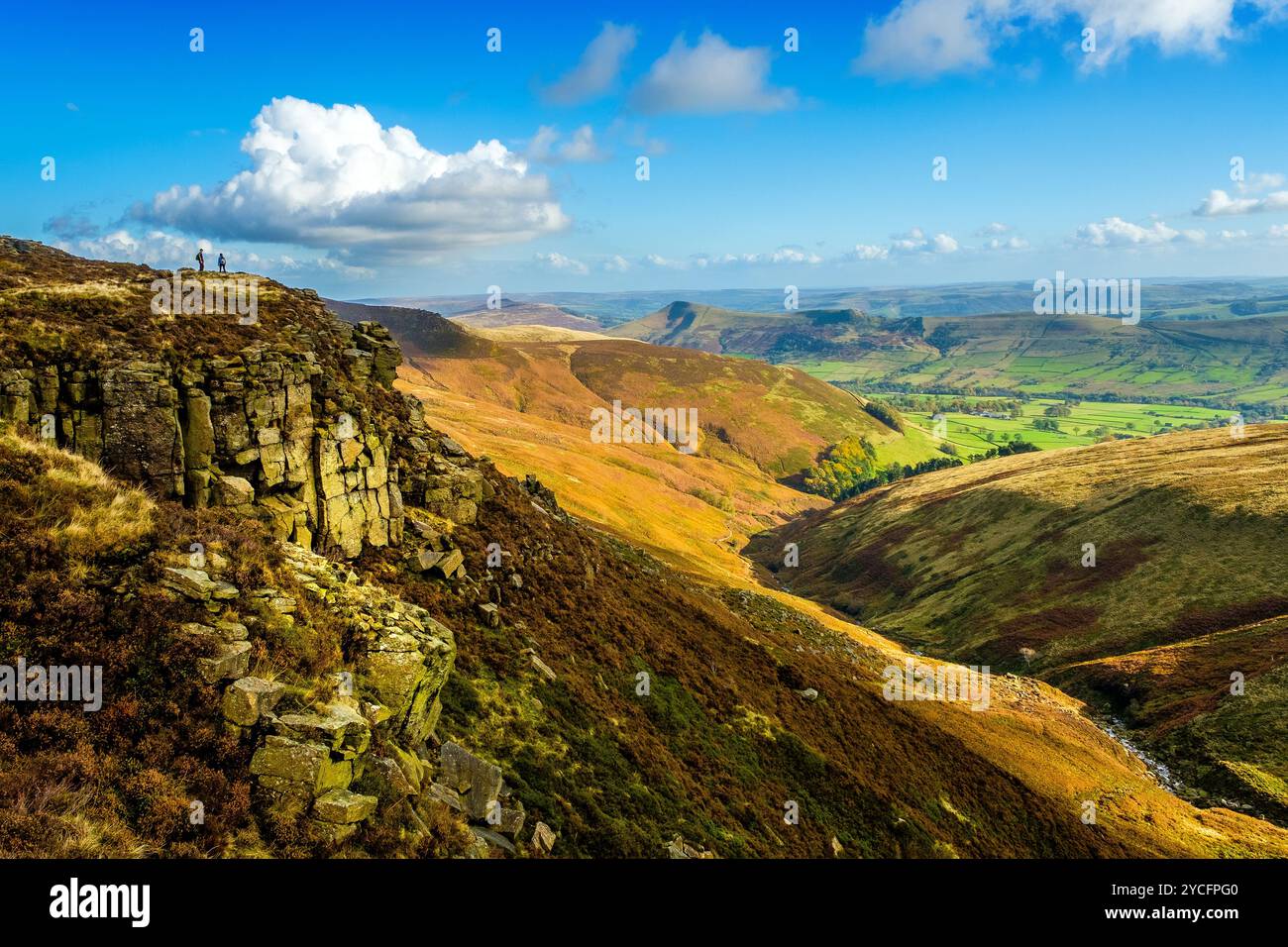 Walkers overlooking Grindsbrook Clough on Kinder Scout with Edale below, Peak District, UK Stock Photo