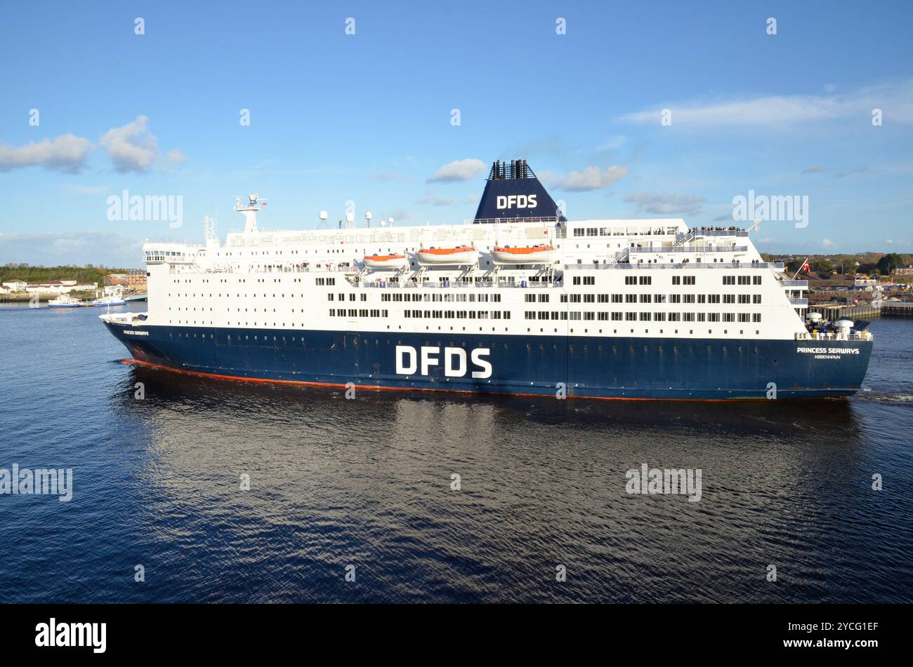 The DFDS ferry Princess Seaways leaving the River Tyne at North Shields ...